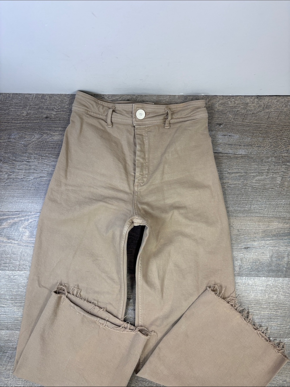 Zara High-Rise Wide Leg Raw Hem Jeans – Beige (Size US 4 / EU 36)